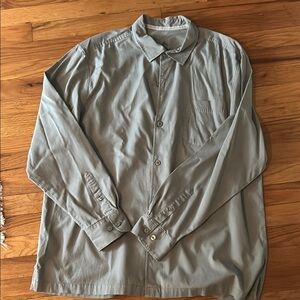 Men's Gray Button-Up Shirt